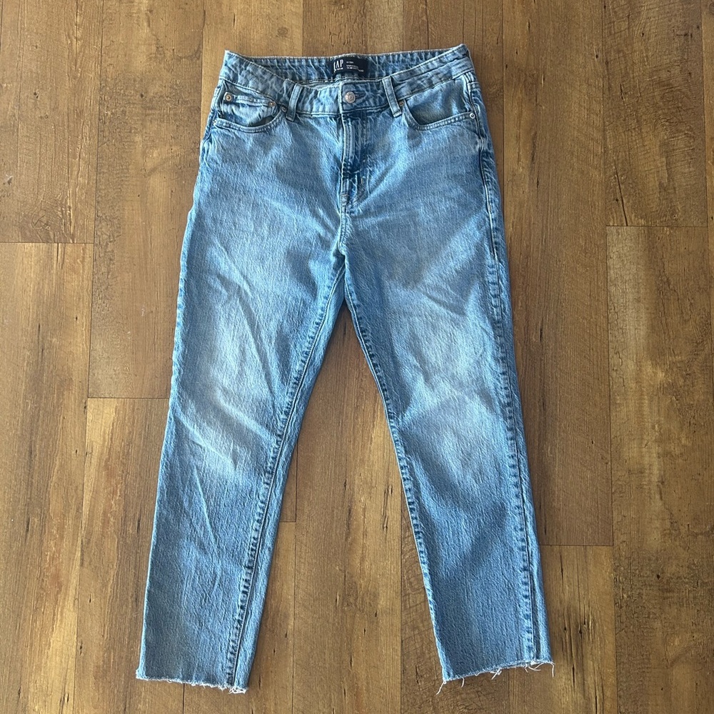 GAP Universal Slim Boyfriend Jeans 6/28 Light Wash Raw Hem Cropped